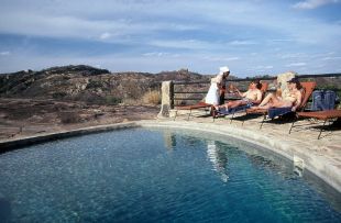 Big Cave Camp - Natural rock pool